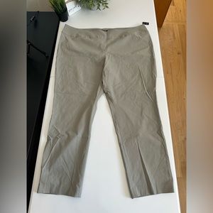 Nic & Zoe women’s pull on pants. Size 24W.